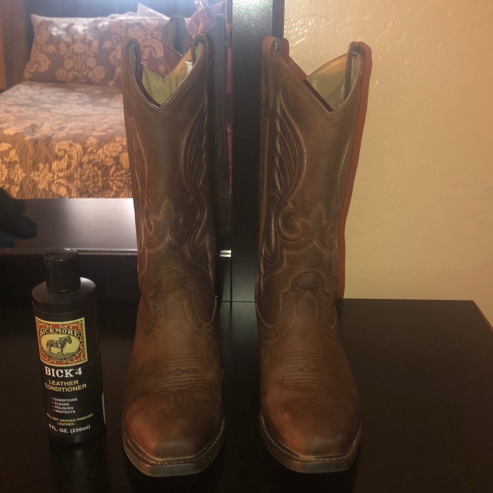 Gorgeous cowboy boots!